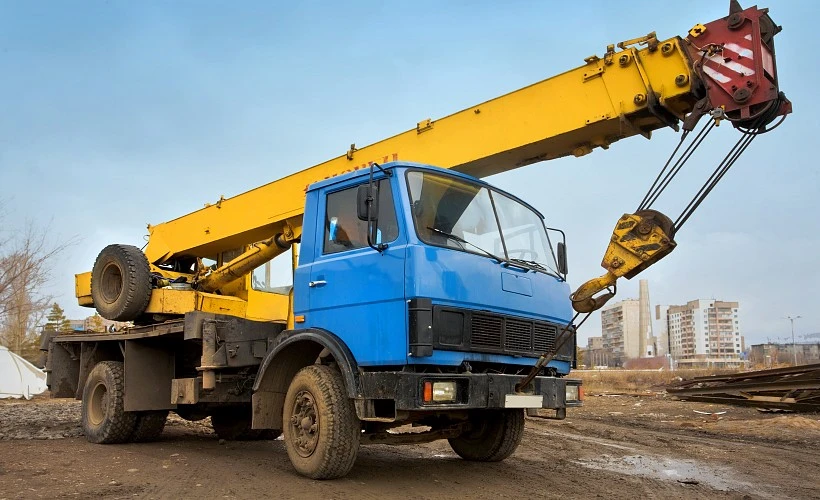 Montaje de grúas sobre camión y furgonetas