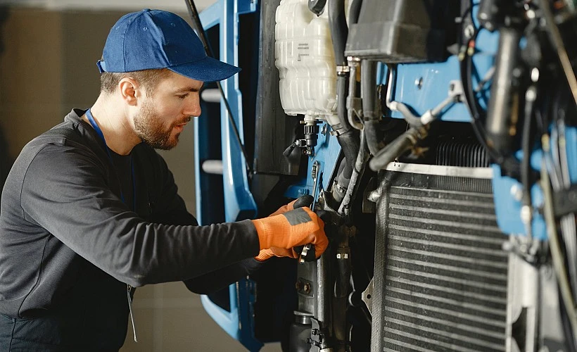 Somos carroceros de camiones y furgonetas Somos carroceros de camiones y furgonetas